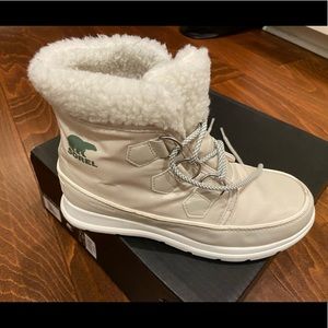 Sorel women’s boots 7.5 Explorer Carnival off white great condition